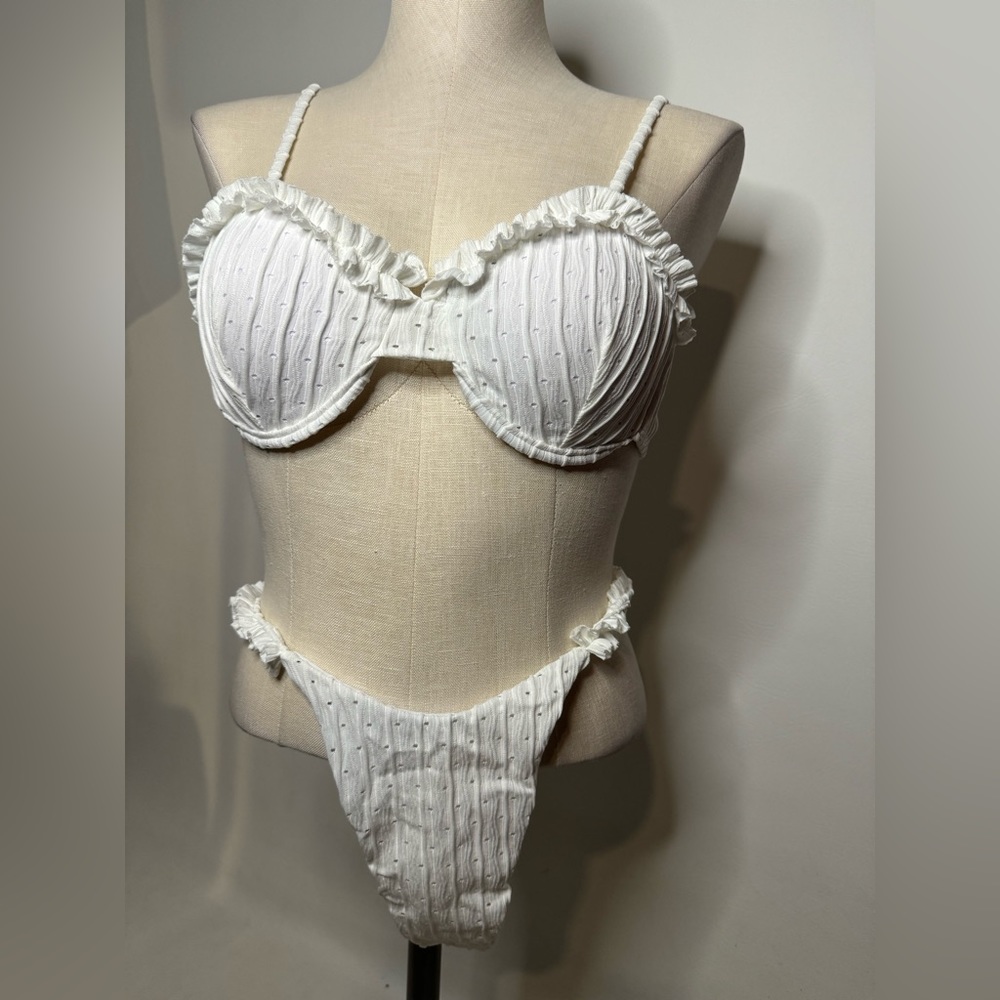 2 piece ruffled white trim bikini Size Large NWT